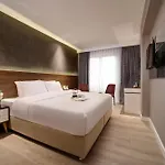 فندق Dora Pera 4*