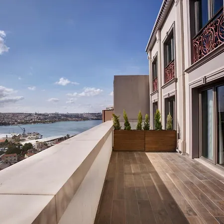 Hotel Dora Pera 4*