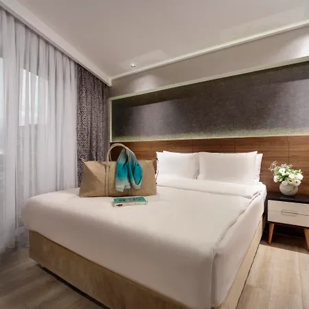 Hotel Dora Pera 4*