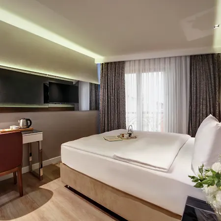 Hotel Dora Pera 4*