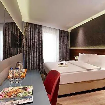 Hotel Dora Pera 4*