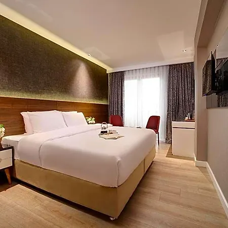 Dora Pera Hotel 4*