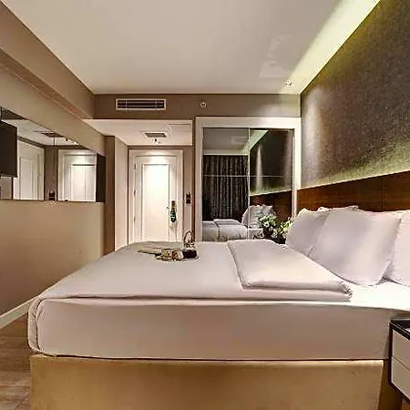 Hotel Dora Pera 4*