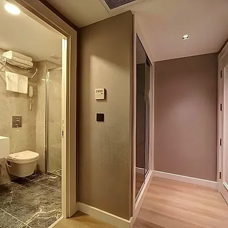 Dora Pera Hotel 4*