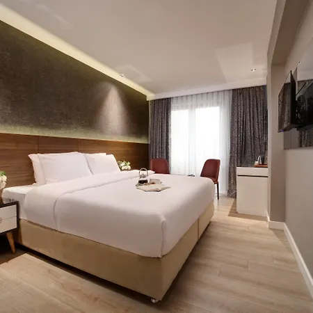 Hotel Dora Pera 4*