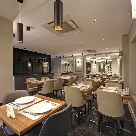 Отель Dora Pera