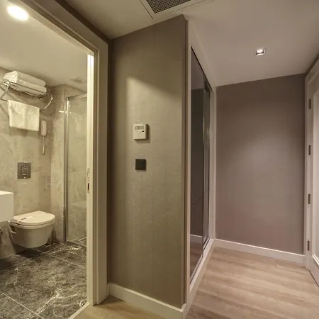 Отель Dora Pera